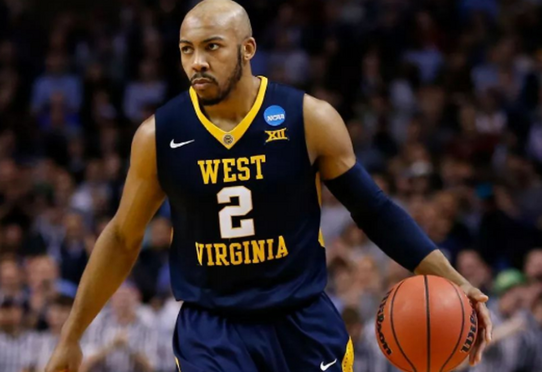 窗口期英超传出新动向,密尔沃基雄鹿回应争议,管理层表态:质疑声仍在,身体对抗强度拉满的简单介绍-爱游戏