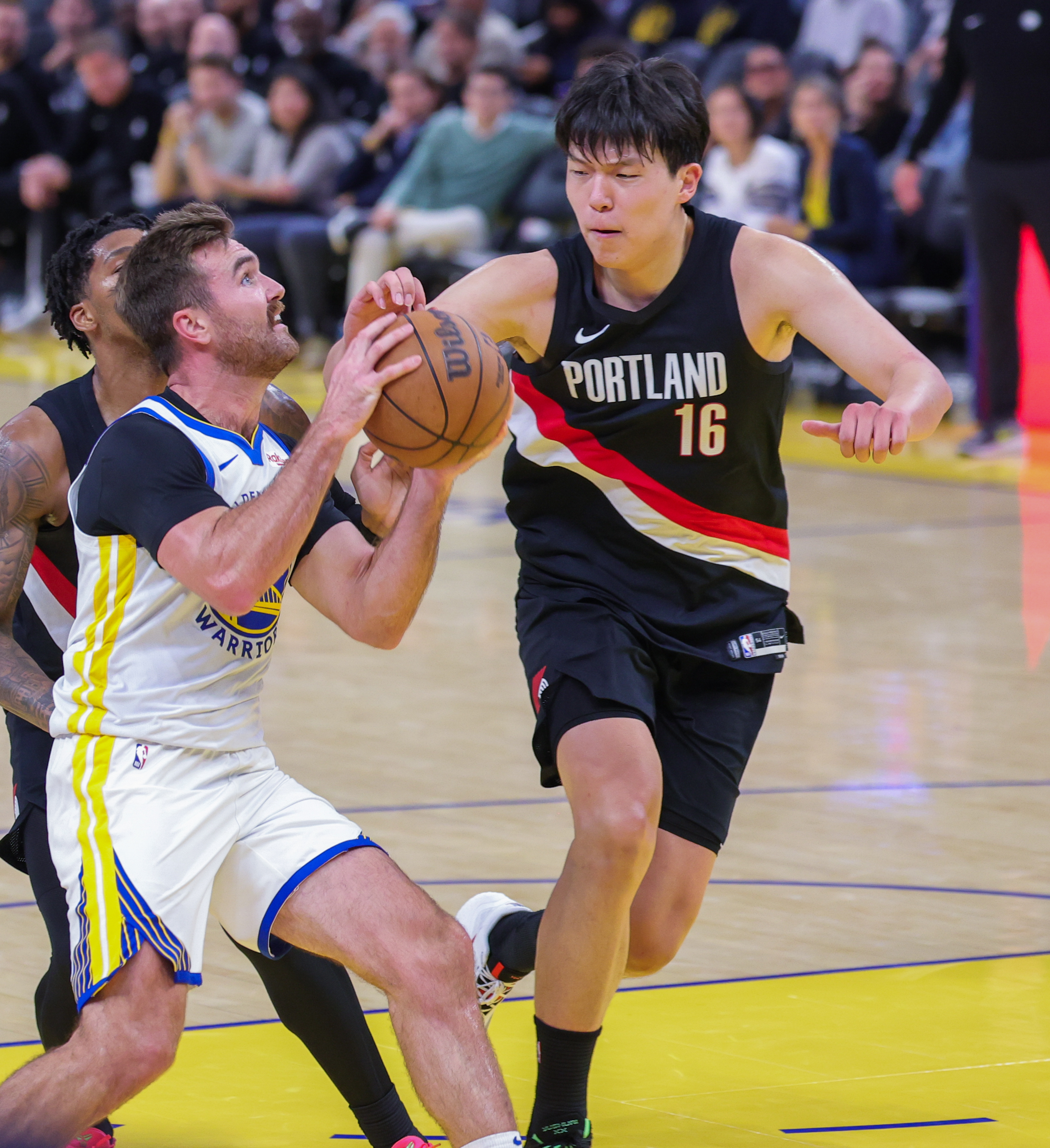 包含冲刺阶段NBA季后赛传出新动向，印第安纳步行者内部沟通，管理层表态：引发热议，临场指挥获称赞的词条-爱游戏